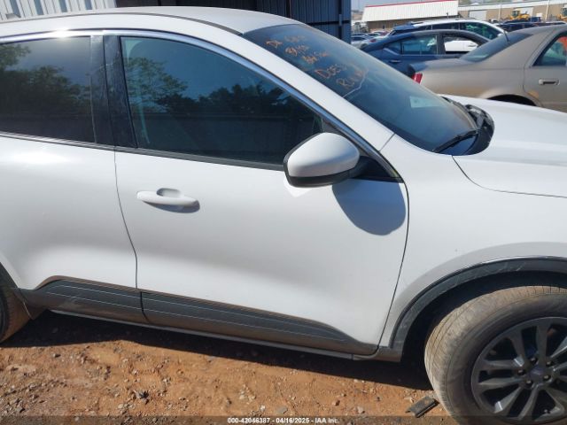 1FMCU9BZXMUB25986 Ford Escape Se Hybrid
