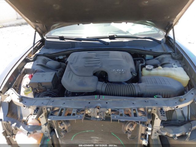 2C3CDXBG9JH121521 Dodge Charger Sxt Rwd