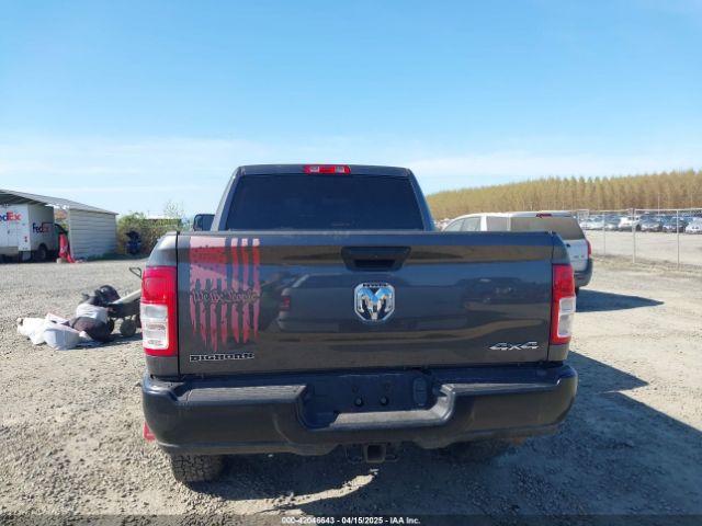 3C6UR5DL8NG324154 RAM 2500 Big Horn  4x4 6'4 Box