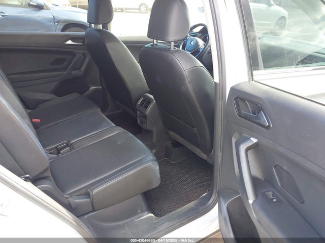 3VV3B7AX7JM126402 Volkswagen Tiguan 2.0t Se/2.0t Sel