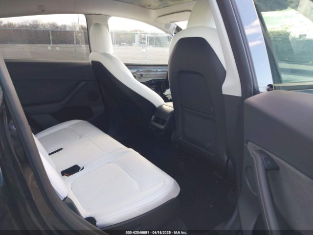7SAYGAEE4NF522330 Tesla Model Y Long Range Dual Motor All-wheel Drive