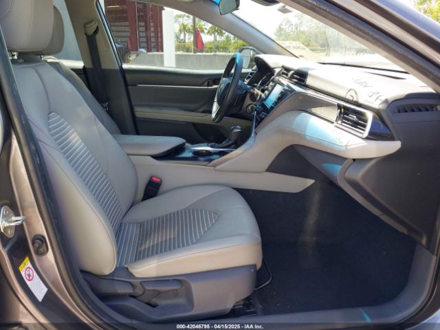 4T1B11HK3JU569724 Toyota CAMRY SE