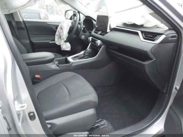 2T3F1RFV7RW472915 Toyota RAV4 LE