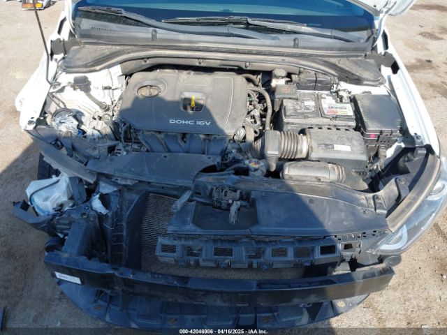 5NPD84LF3JH329362 Hyundai ELANTRA SEL