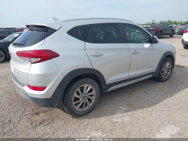 KM8J33A48JU623029 Hyundai TUCSON SEL