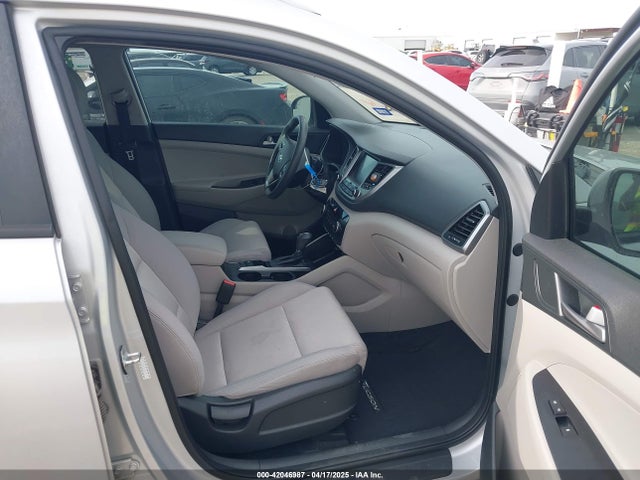 KM8J33A48JU623029 Hyundai TUCSON SEL