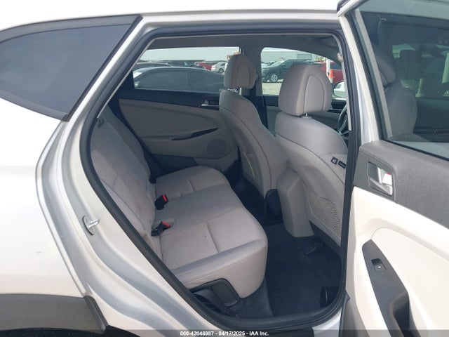 KM8J33A48JU623029 Hyundai TUCSON SEL