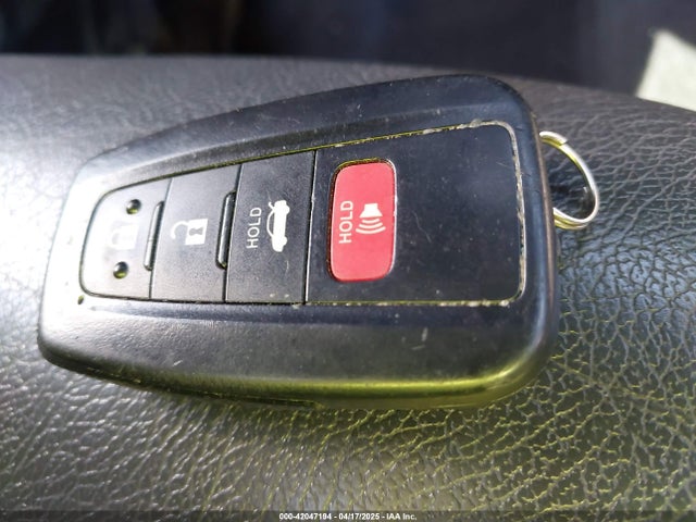 4T1B11HK9JU652073 Toyota CAMRY SE