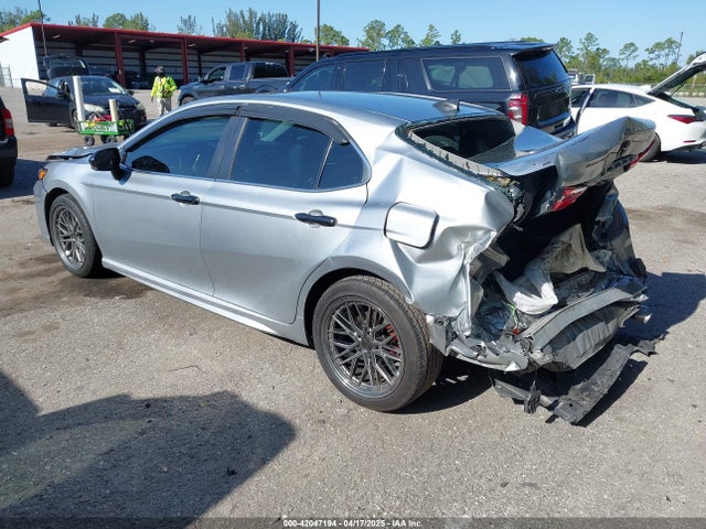 4T1B11HK9JU652073 Toyota CAMRY SE