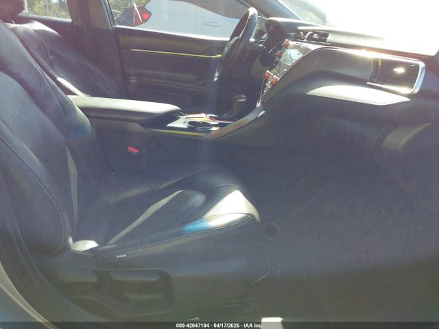 4T1B11HK9JU652073 Toyota CAMRY SE