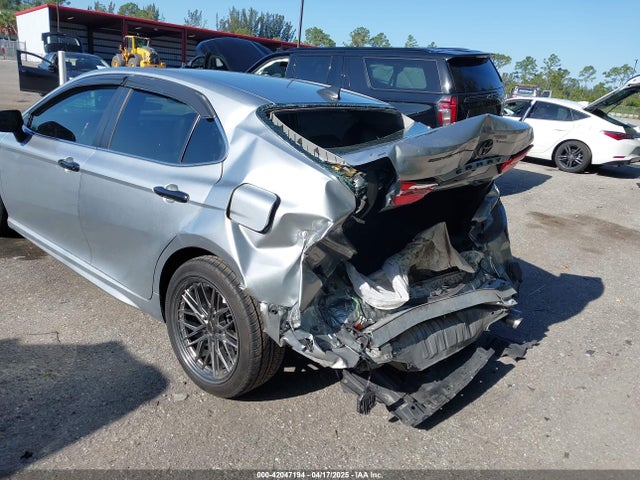 4T1B11HK9JU652073 Toyota CAMRY SE