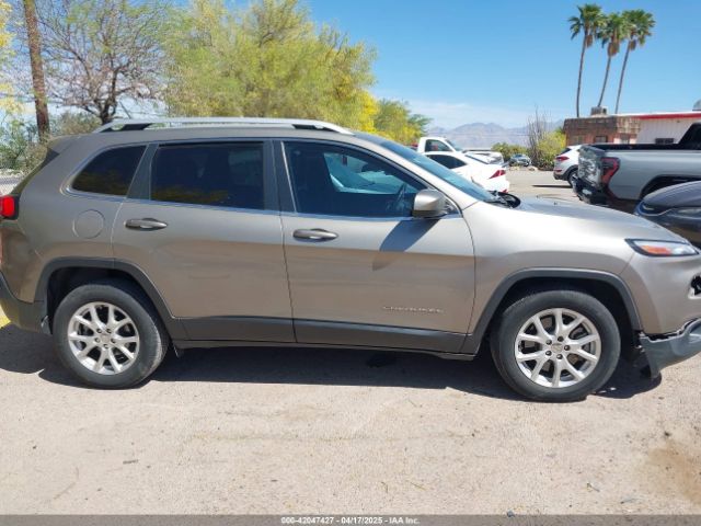 1C4PJLCB8HW667384 Jeep Cherokee Latitude Fwd