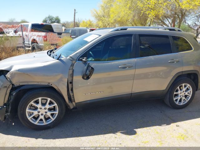 1C4PJLCB8HW667384 Jeep Cherokee Latitude Fwd