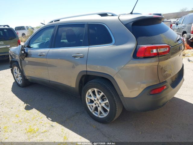 1C4PJLCB8HW667384 Jeep Cherokee Latitude Fwd