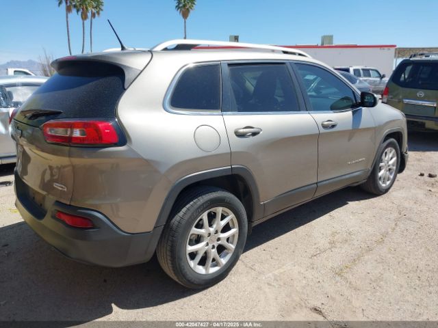 1C4PJLCB8HW667384 Jeep Cherokee Latitude Fwd