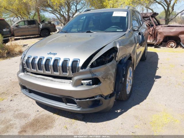 1C4PJLCB8HW667384 Jeep Cherokee Latitude Fwd