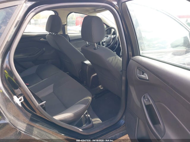 1FADP3F27EL189068 Ford FOCUS SE
