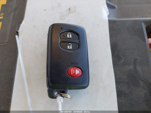 JTDZN3EUXGJ055176 Toyota Prius V Three