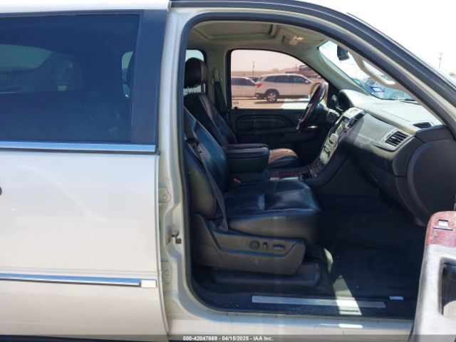 2011 CADILLAC ESCALADE EXT 3GYT4MEF6BG161175 Photo 4