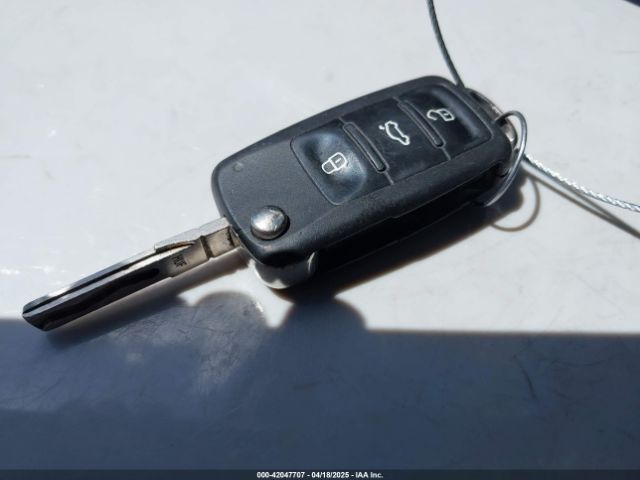 1VWAT7A3XGC036619 Volkswagen Passat 1.8t R-line