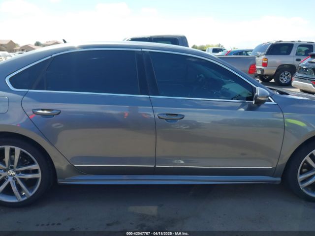1VWAT7A3XGC036619 Volkswagen Passat 1.8t R-line