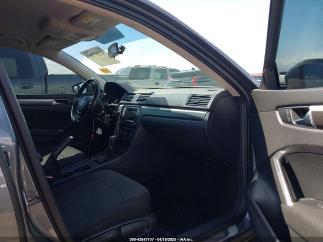 1VWAT7A3XGC036619 Volkswagen Passat 1.8t R-line