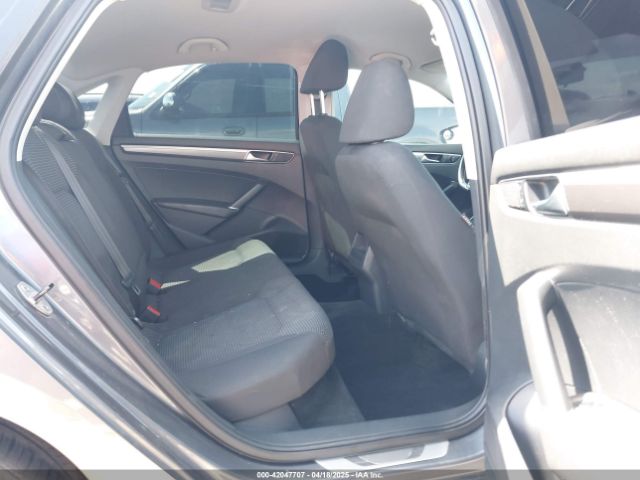 1VWAT7A3XGC036619 Volkswagen Passat 1.8t R-line