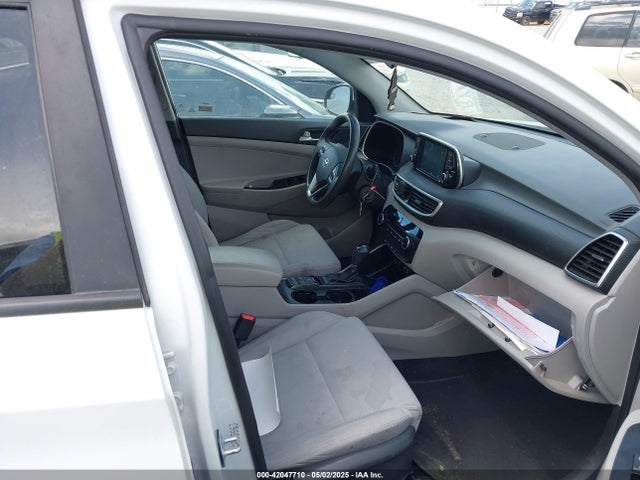 KM8J2CA41KU909597 Hyundai TUCSON SE