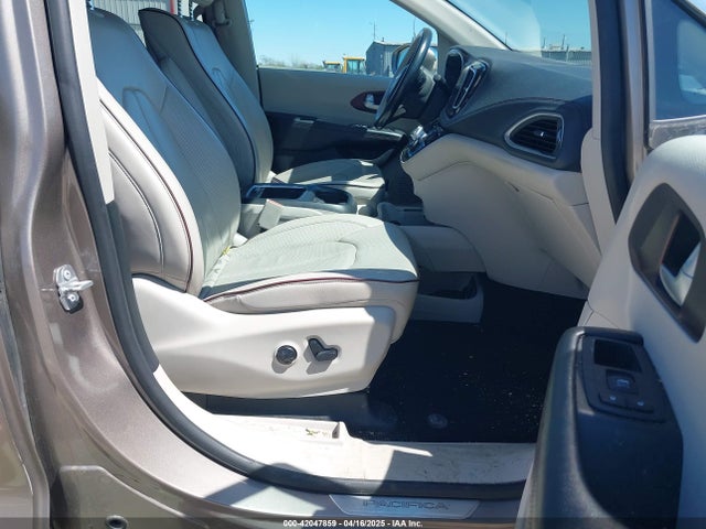 2C4RC1GG9HR611685 Chrysler Pacifica