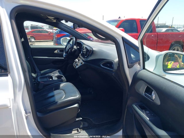 2C4RC1BGXKR567162 Chrysler Pacifica Touring L