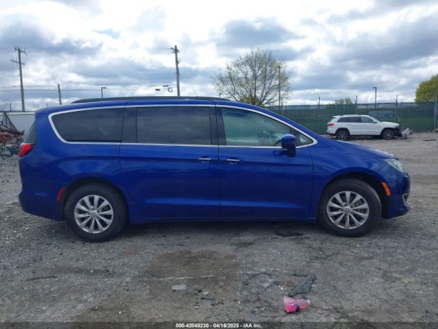 2C4RC1FG0KR701073 Chrysler Pacifica Touring Plus