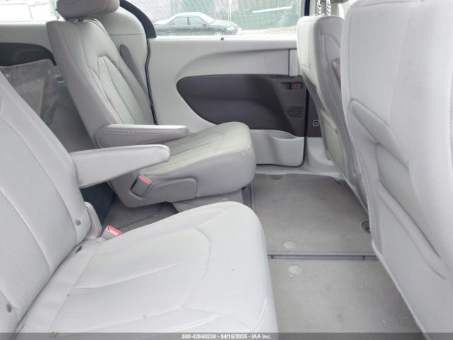 2C4RC1FG0KR701073 Chrysler Pacifica Touring Plus