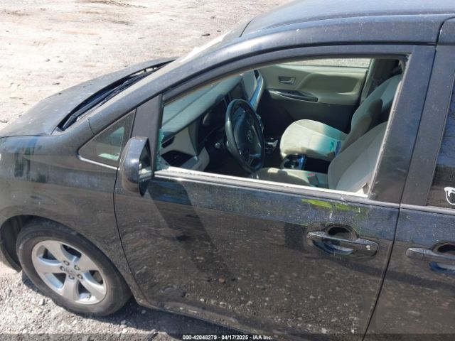 5TDKZ3DC5HS780672 Toyota Sienna Le 8 Passenger