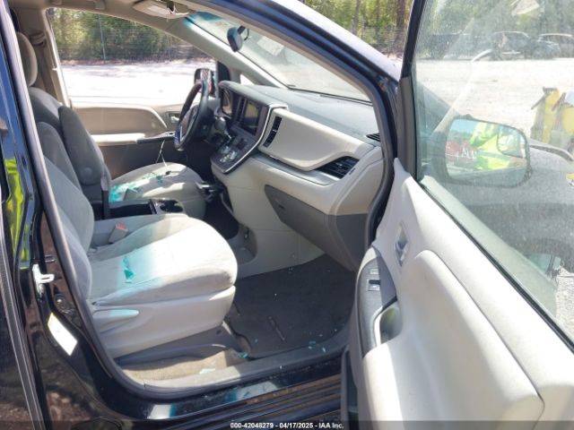 5TDKZ3DC5HS780672 Toyota Sienna Le 8 Passenger