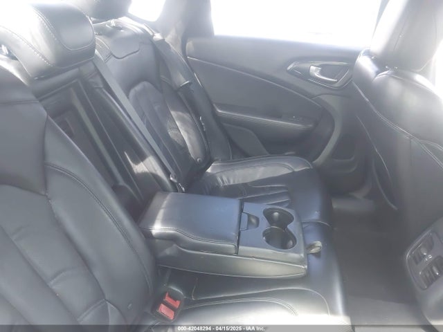 1C3CCCBG1FN736025 Chrysler 200 S