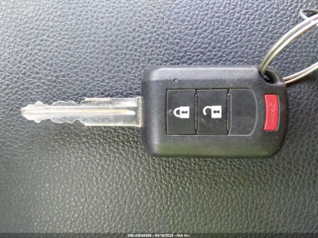JA4AZ3A36JJ004547 Mitsubishi Outlander Es
