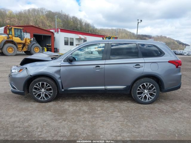 JA4AZ3A36JJ004547 Mitsubishi Outlander Es