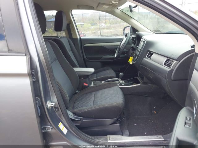 JA4AZ3A36JJ004547 Mitsubishi Outlander Es
