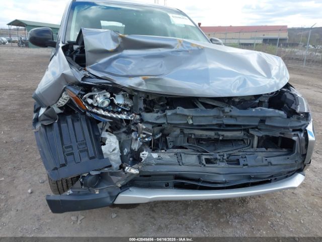 JA4AZ3A36JJ004547 Mitsubishi Outlander Es