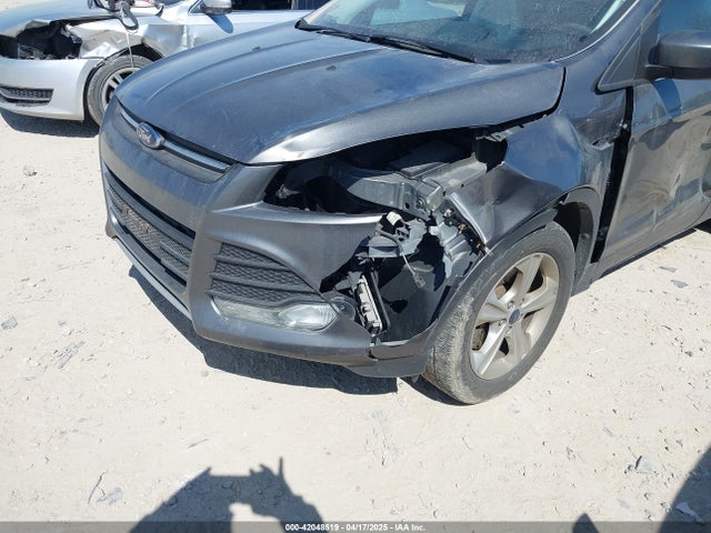 1FMCU9GX0EUC75145 Ford ESCAPE SE