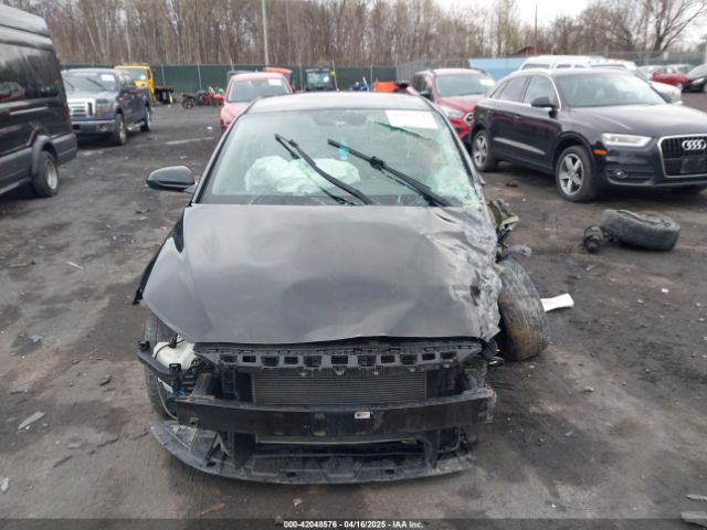 KMHD84LF1HU206221 Hyundai ELANTRA SE