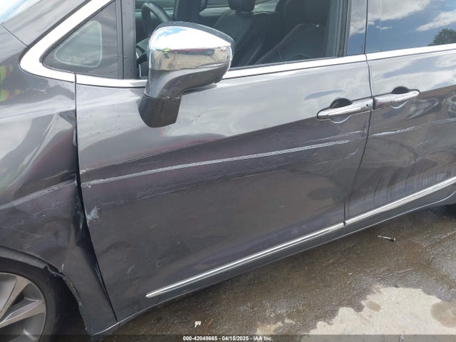 Chrysler Pacifica 35th Anniversary Limited 2019 2C4RC1GG4KR746211 Image 17