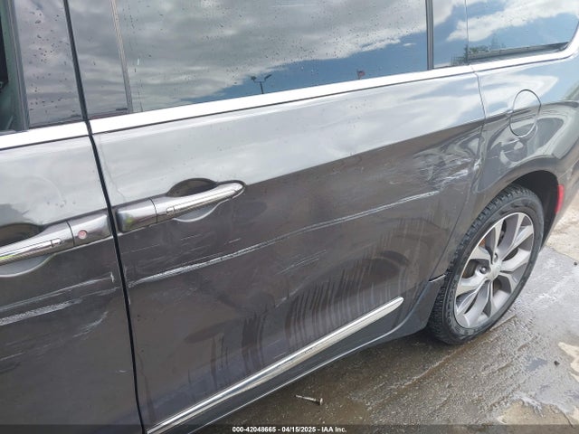 Chrysler Pacifica 35th Anniversary Limited 2019 2C4RC1GG4KR746211 Image 18
