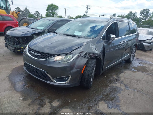 Chrysler Pacifica 35th Anniversary Limited 2019 2C4RC1GG4KR746211 Image 2