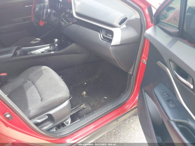 NMTKHMBX0LR112669 Toyota C-HR LE