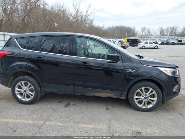 1FMCU9GD8KUB56356 Ford ESCAPE SE