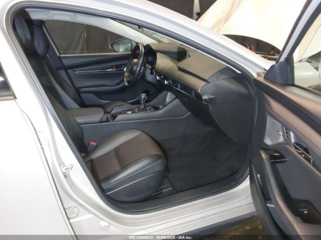 3MZBPBDLXNM311974 Mazda Mazda3 Premium