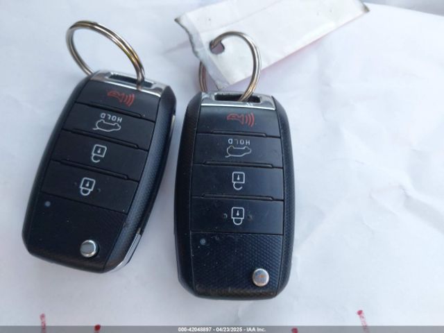 5XYPGDA53GG037477 KIA Sorento 3.3l Lx