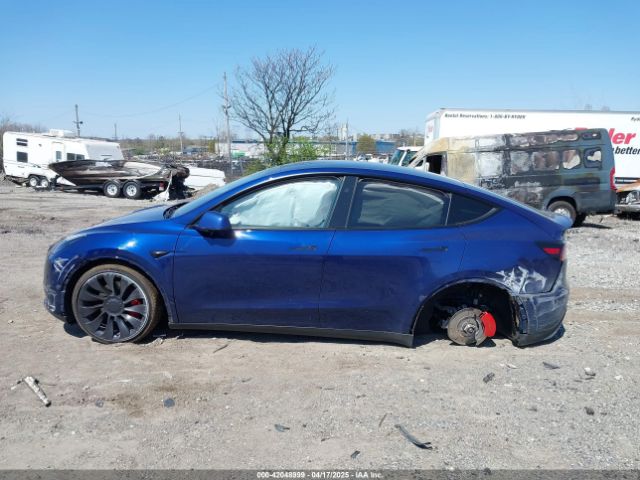 7SAYGDEF4PF844933 Tesla Model Y