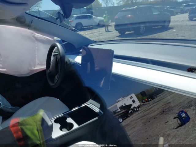 7SAYGDEF4PF844933 Tesla Model Y